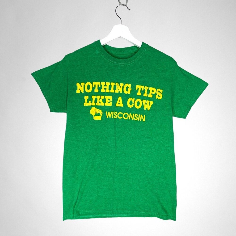Wisconsin Nothing Tips Like a Cow Green T-shirt Small Unisex‎